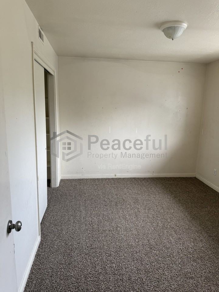 747 S 800 E #8 - Photo 5 of 8