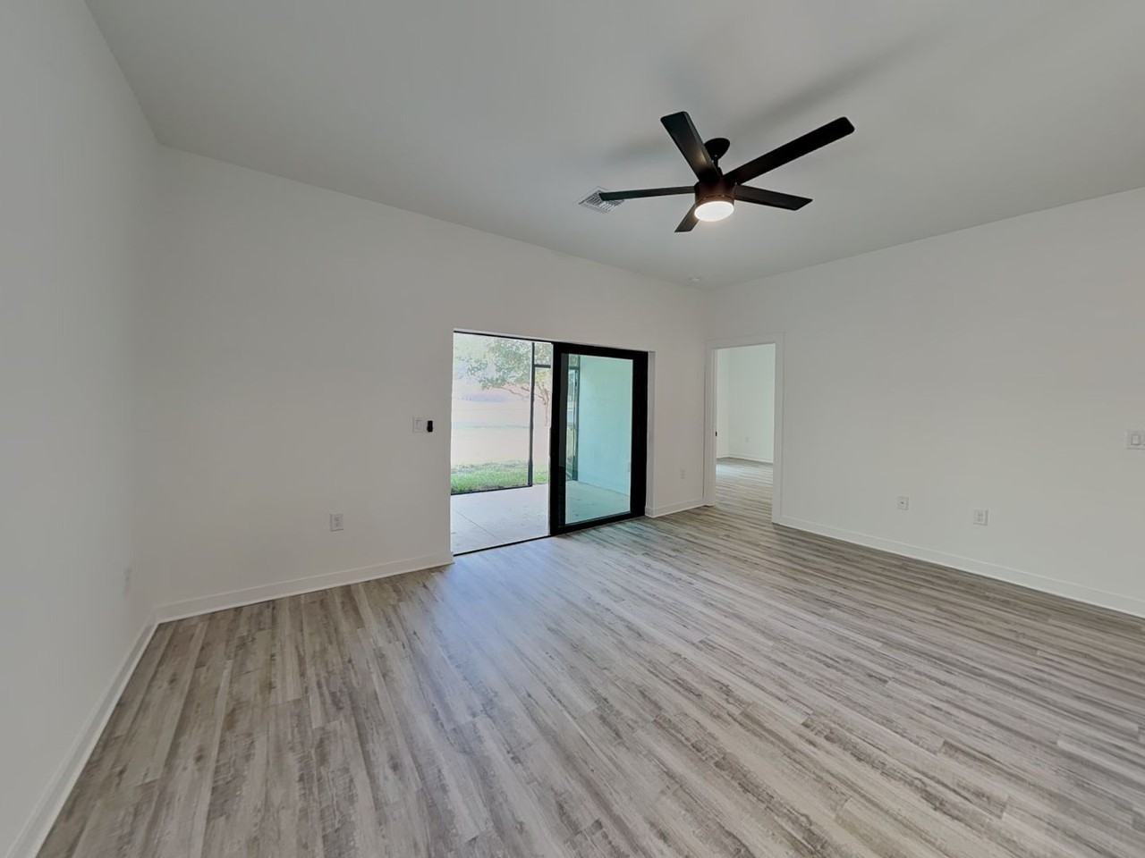 1114 Bismarck Rd - Photo 5 of 44