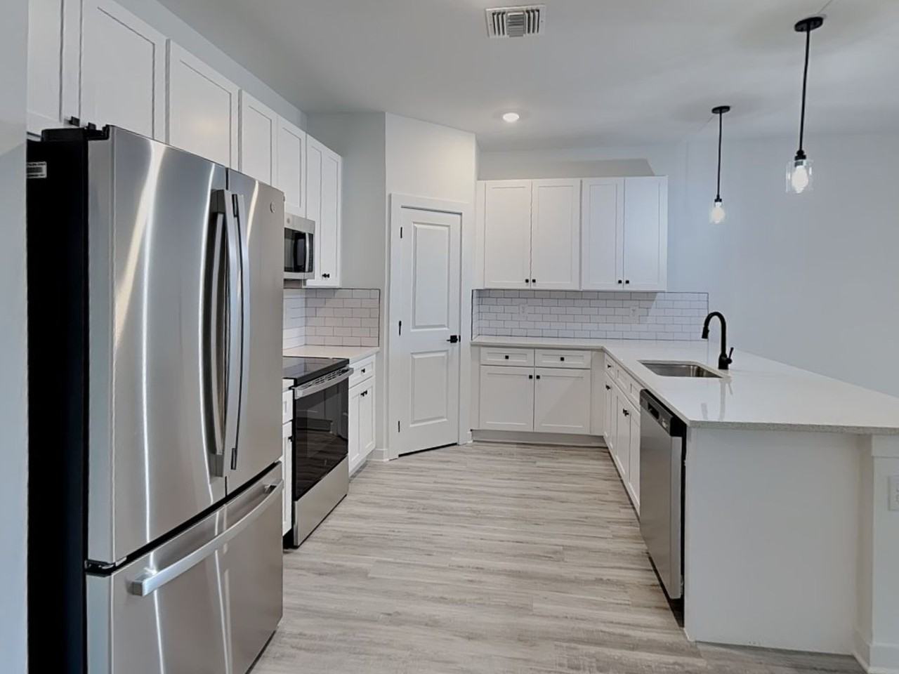 1114 Bismarck Rd - Photo 2 of 44