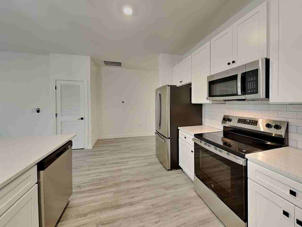 1114 Bismarck Rd - Photo 3 of 44