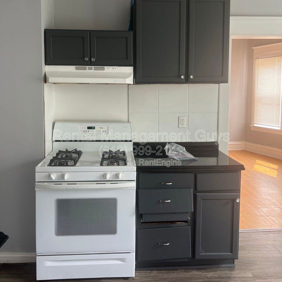 1015 Humboldt Ave N #2 - Photo 7 of 10