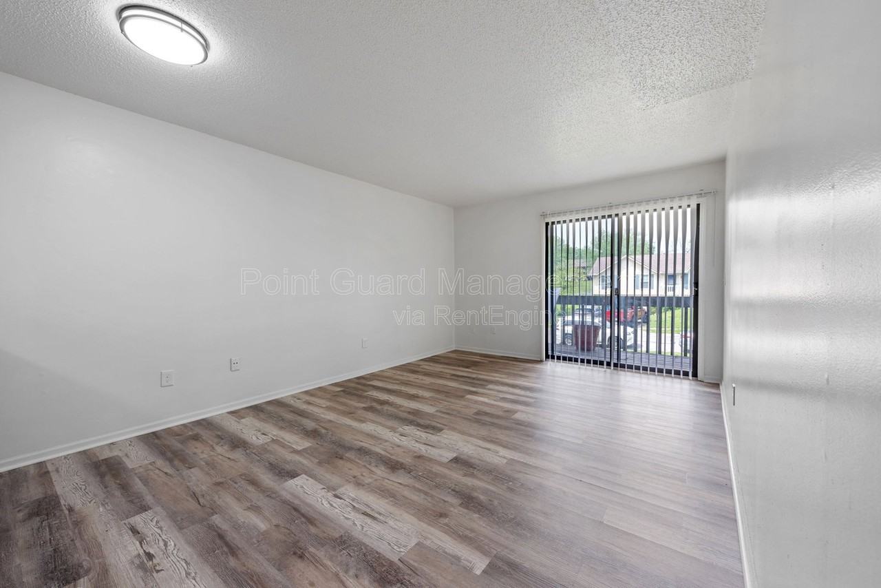 7015 N Chas Dr #D - Photo 4 of 24