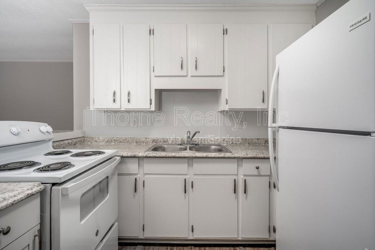 725 Atlantic Ave - Photo 6 of 20