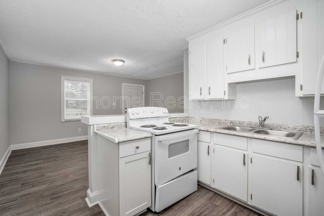 725 Atlantic Ave - Photo 7 of 20