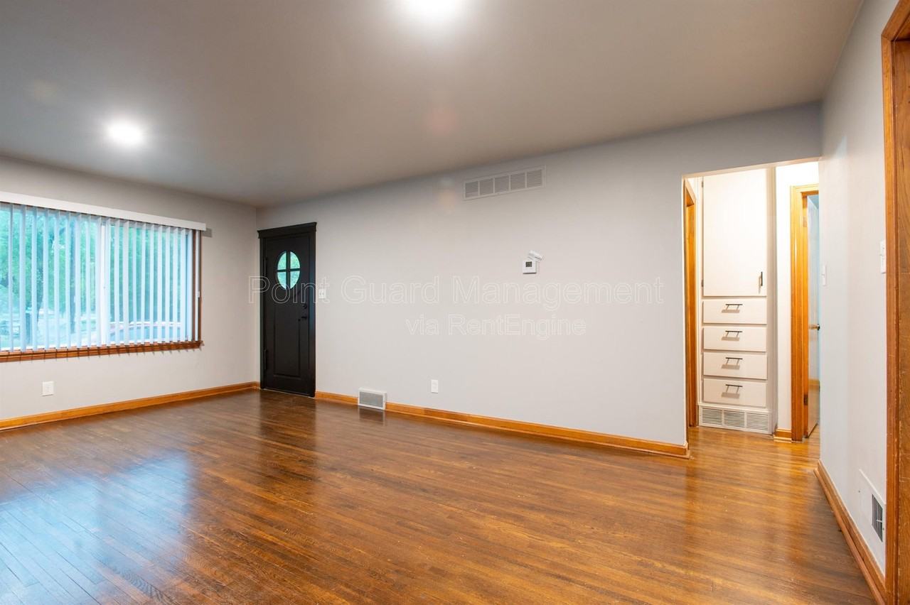 6102 E Oakwood Dr #1 - Photo 4 of 31