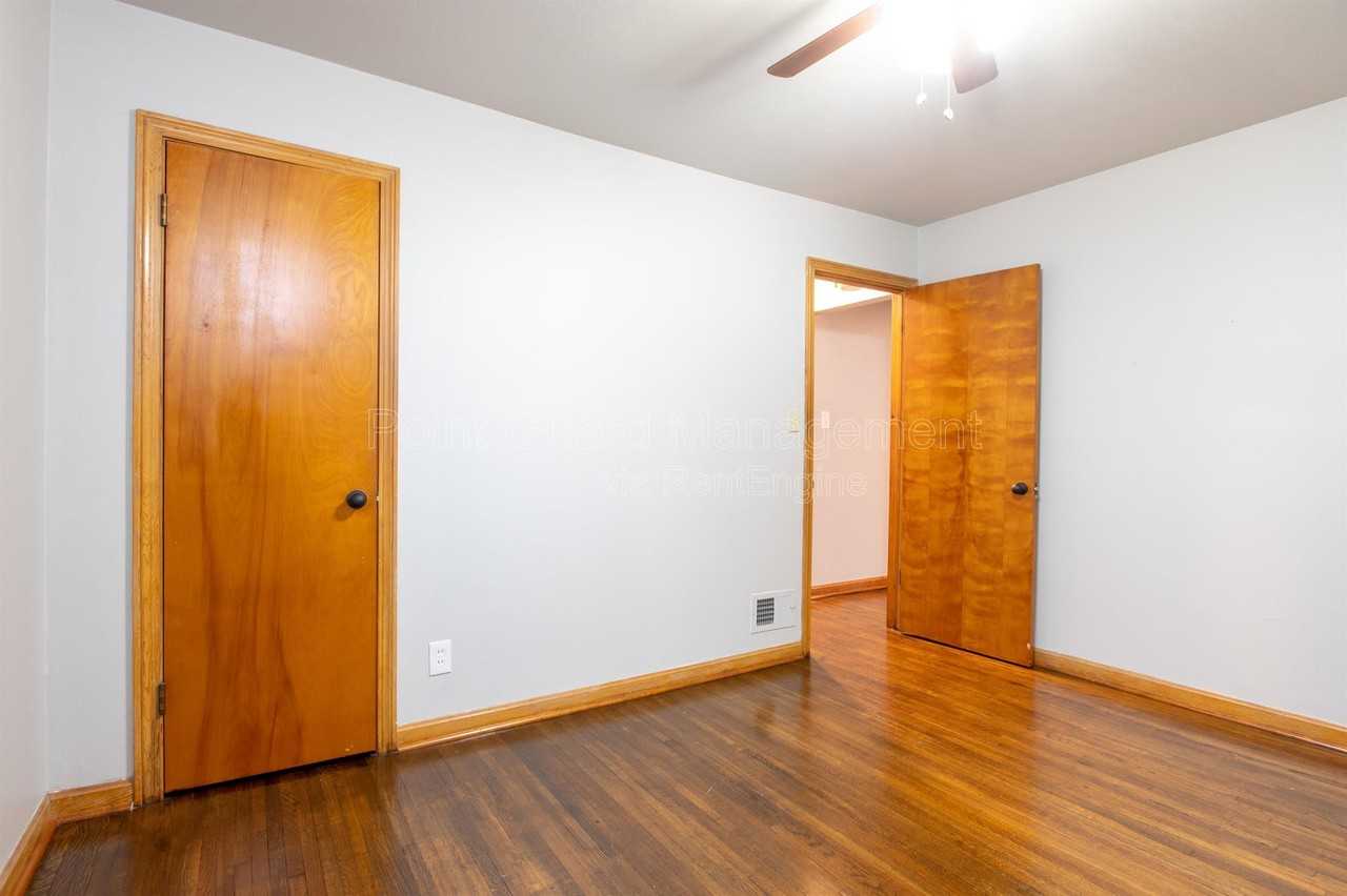 6102 E Oakwood Dr #1 - Photo 7 of 31