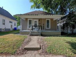 featured image of 1753 E Clay St