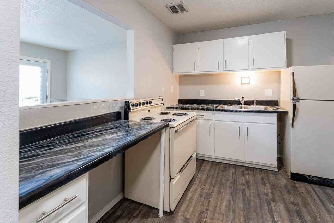 1508 Oxford Pl #1508-24 - Photo 3 of 24