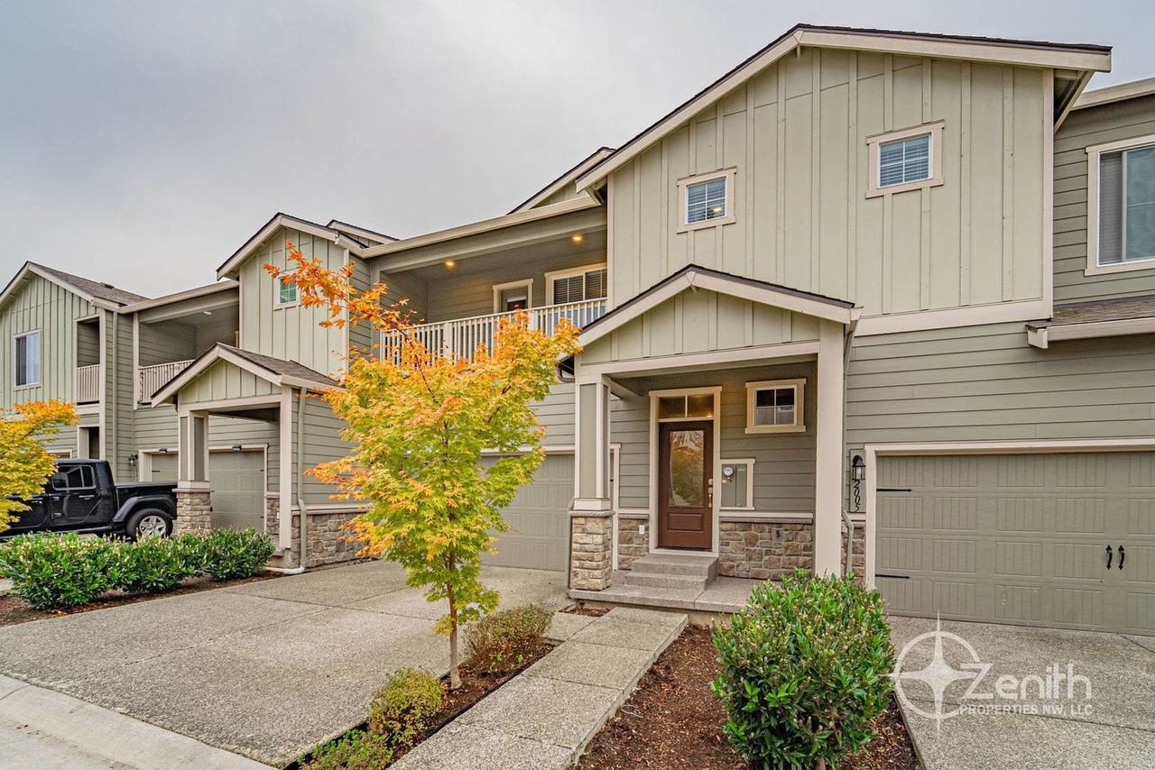 2009 Ne 102nd Cir - Photo 2 of 38