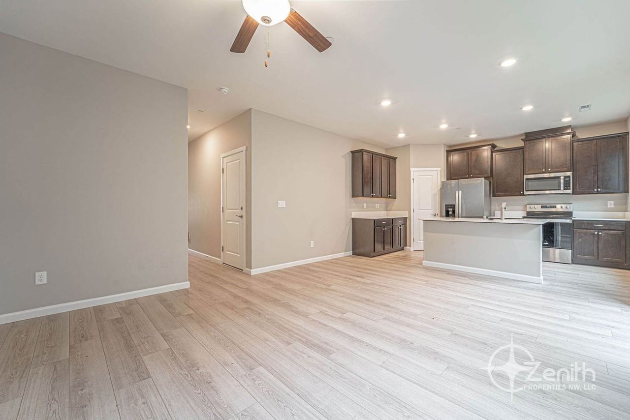 2009 Ne 102nd Cir - Photo 7 of 38