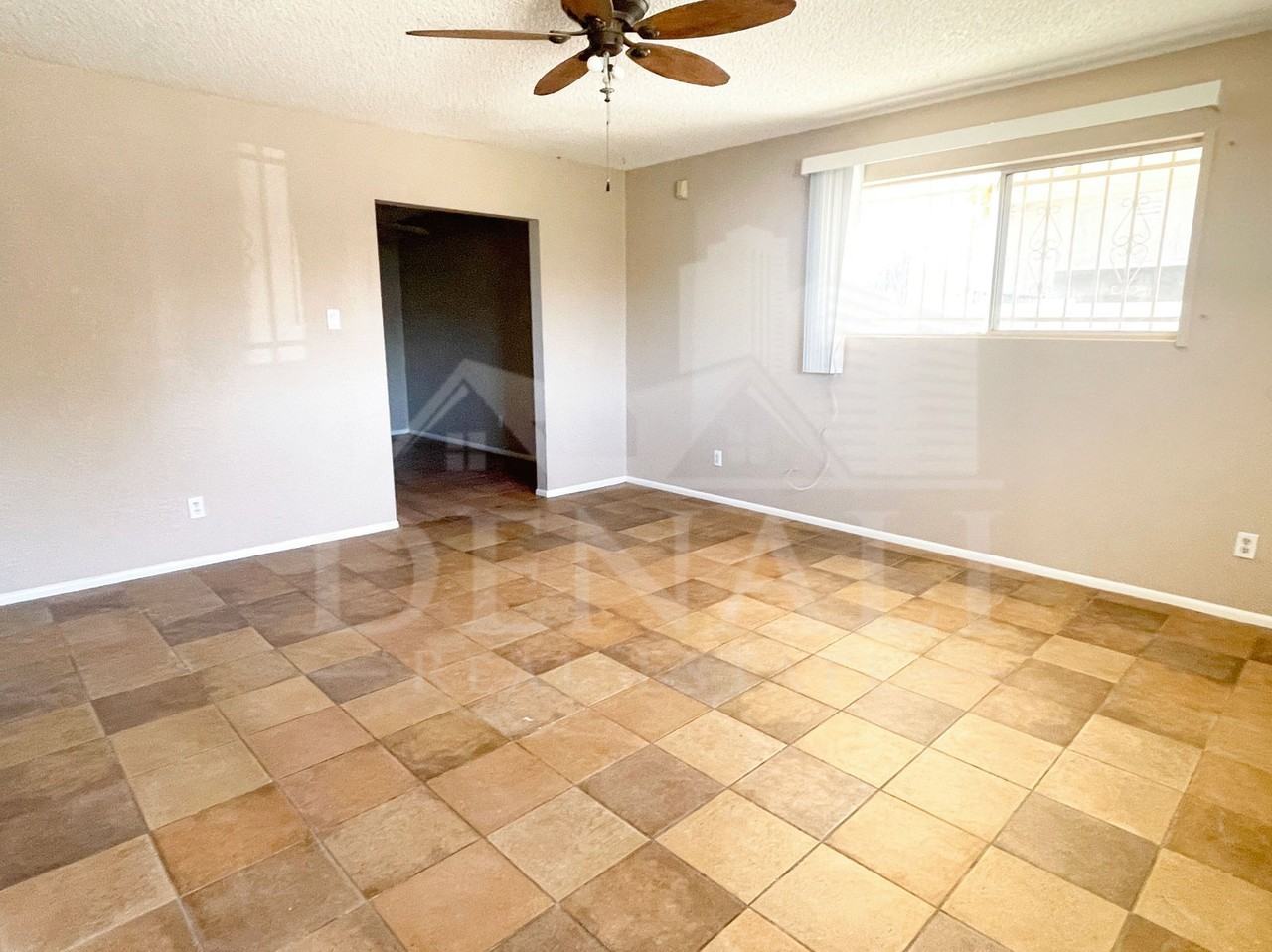 410 E Desert Dr - Photo 4 of 16