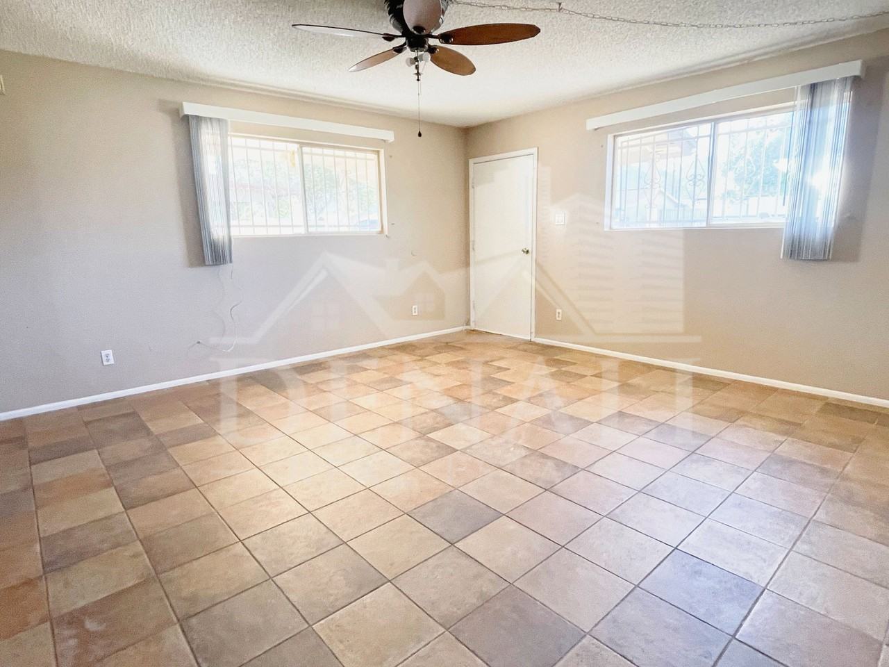 410 E Desert Dr - Photo 5 of 16