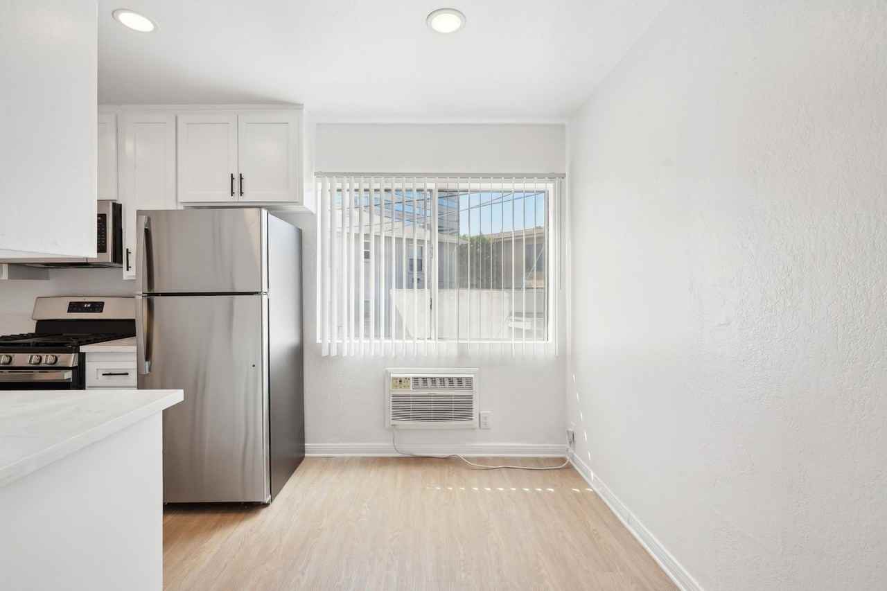 12323 Texas Ave - Photo 7 of 35