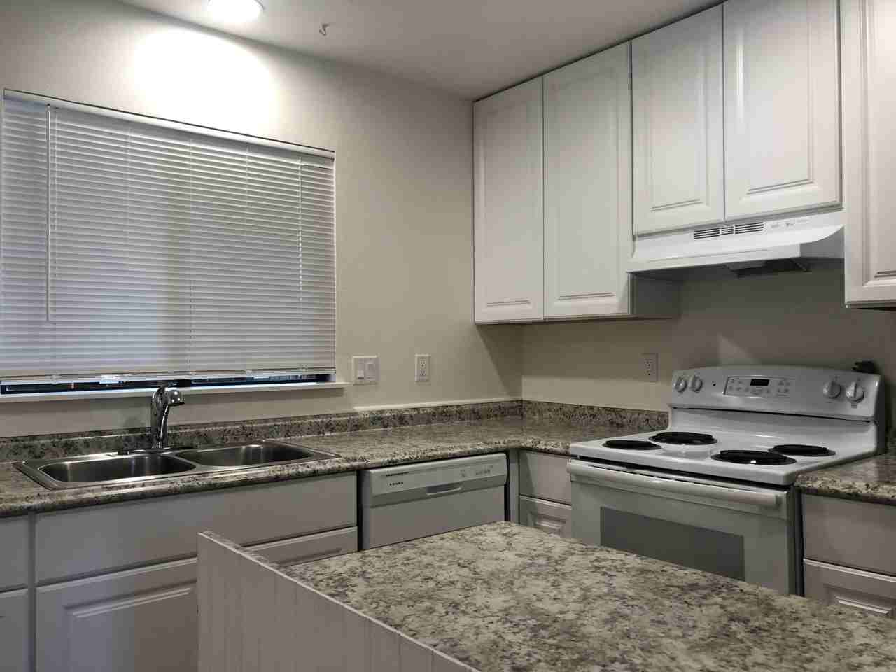 216 University St #A - Photo 5 of 20