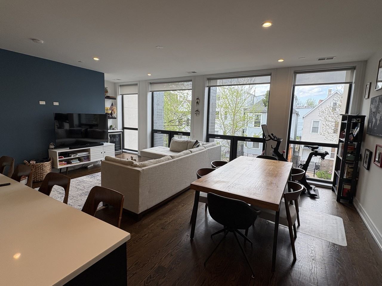 3137 W Lyndale St #2 - Photo 4 of 16