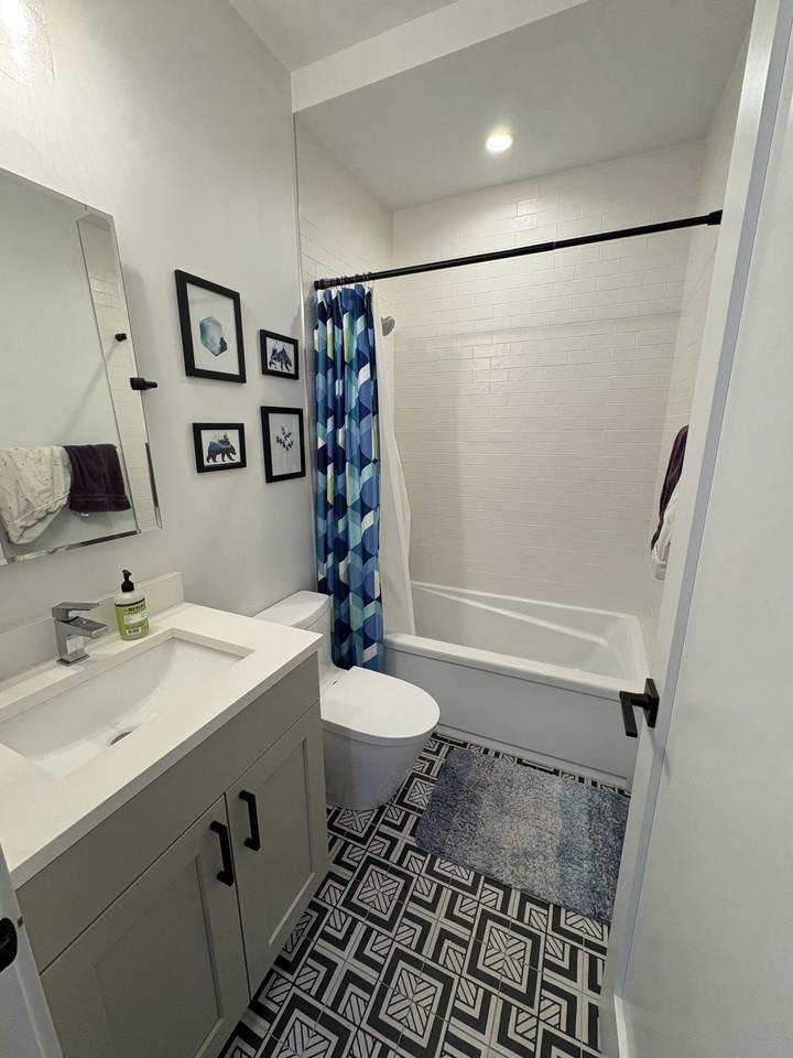 3137 W Lyndale St #2 - Photo 7 of 16