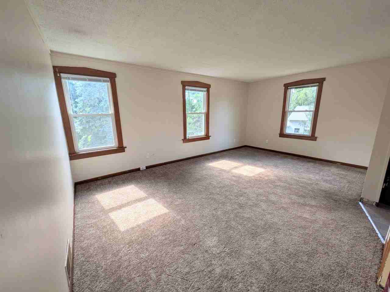 118 Harding Ave #2ndFL - Photo 3 of 12