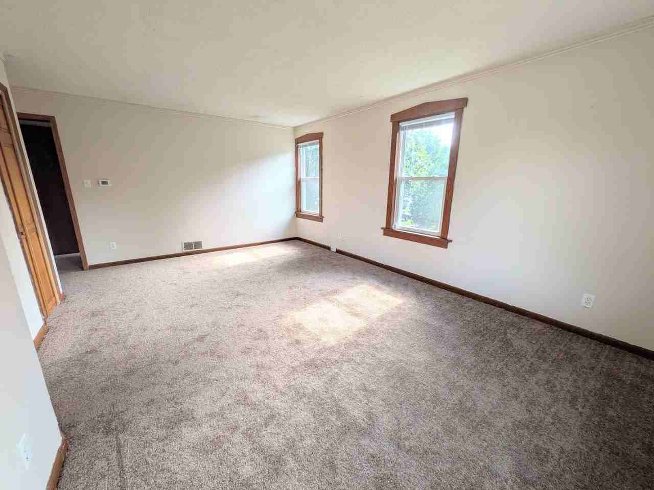 118 Harding Ave #2ndFL - Photo 4 of 12