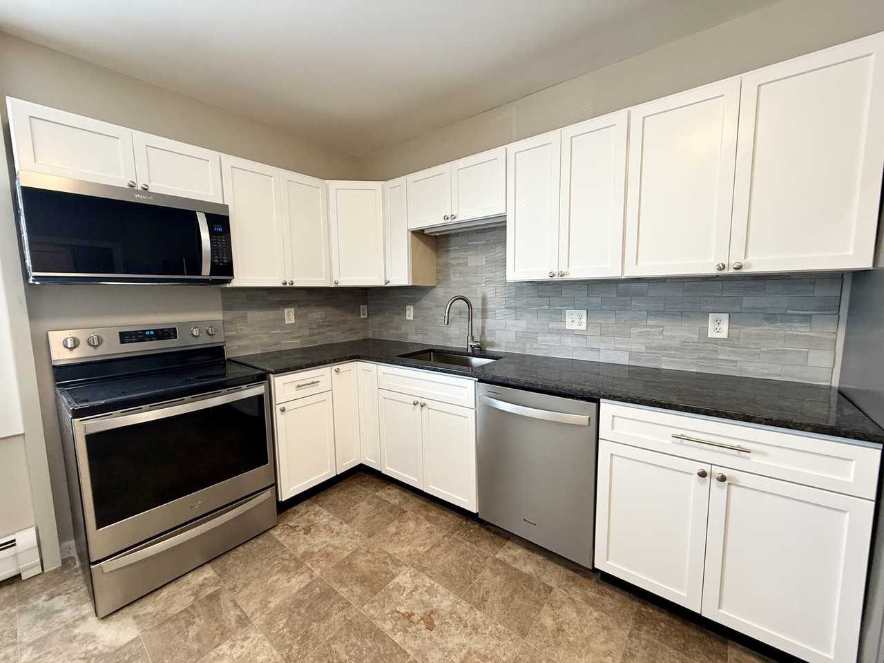 18 Hamilton Ave - Photo 3 of 12