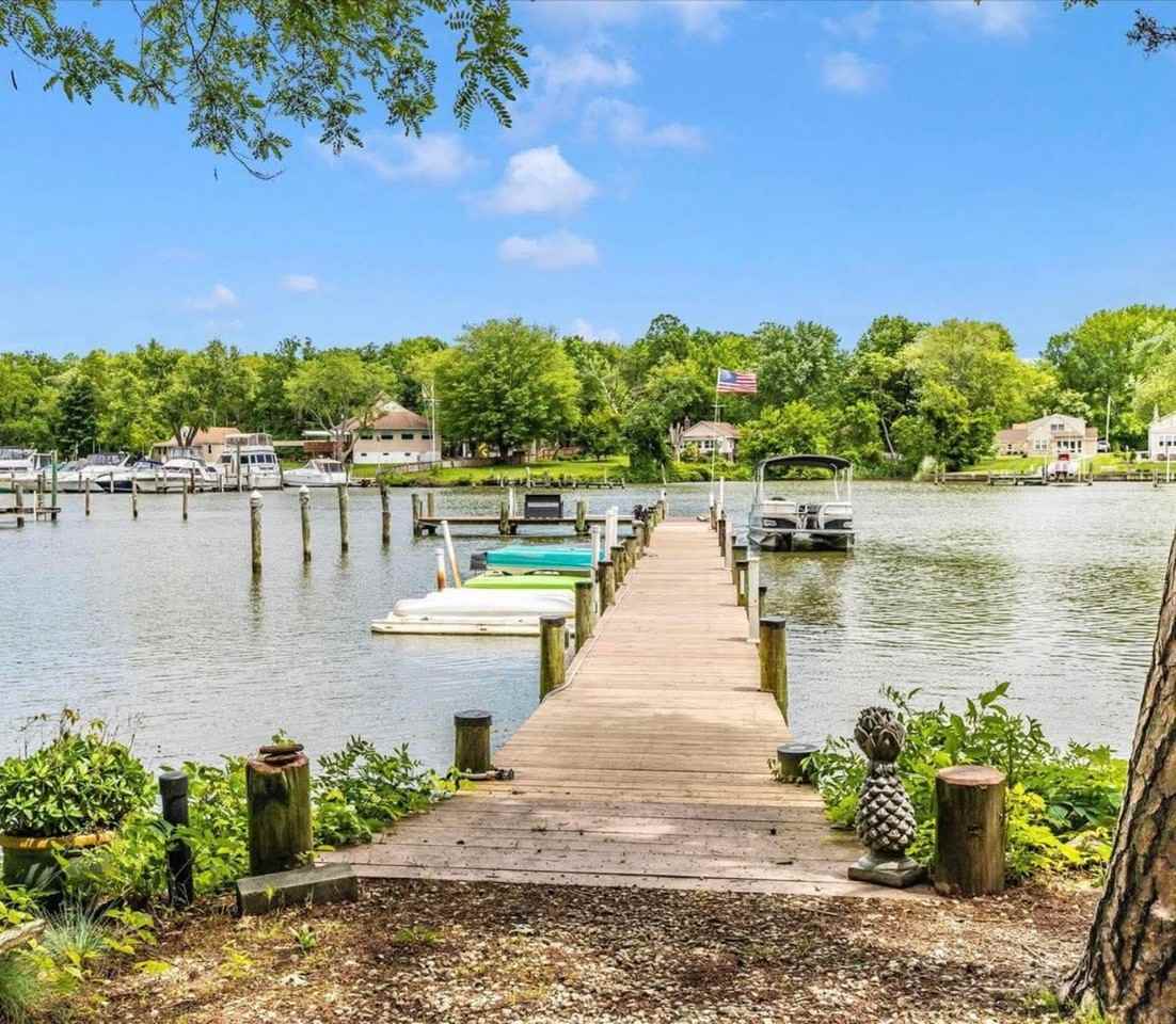 300 Long Cove Ln #300 - Photo 2 of 22