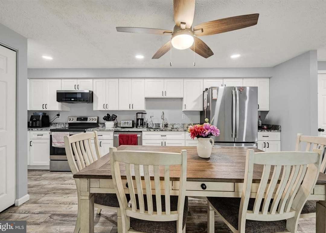 300 Long Cove Ln #300 - Photo 4 of 22