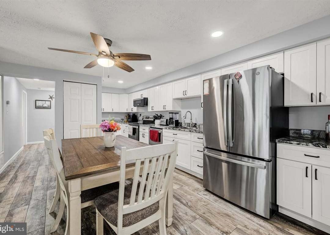 300 Long Cove Ln #300 - Photo 5 of 22