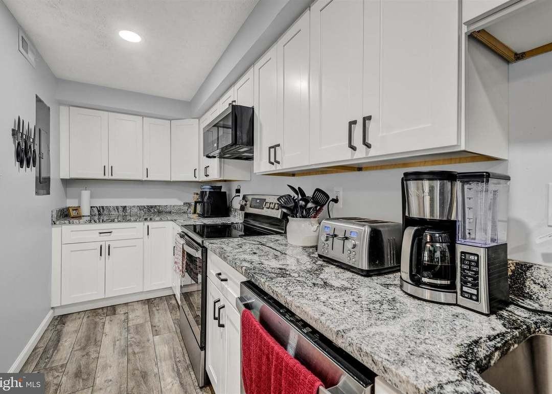 300 Long Cove Ln #300 - Photo 7 of 22