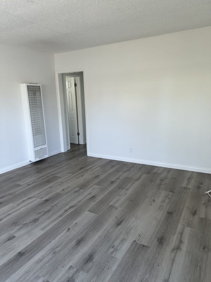 1030 Pleasantview Ave #4 - Photo 4 of 14