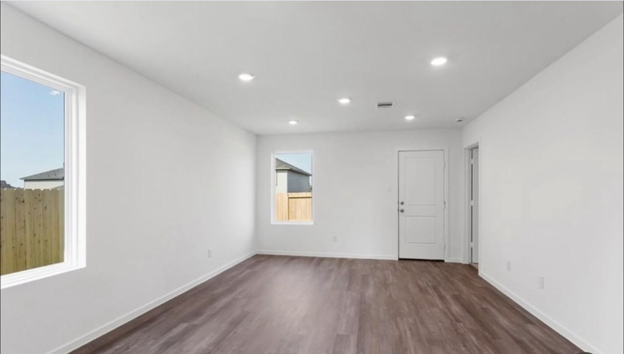 40839 Hawthorne Glades St #NA - Photo 3 of 7