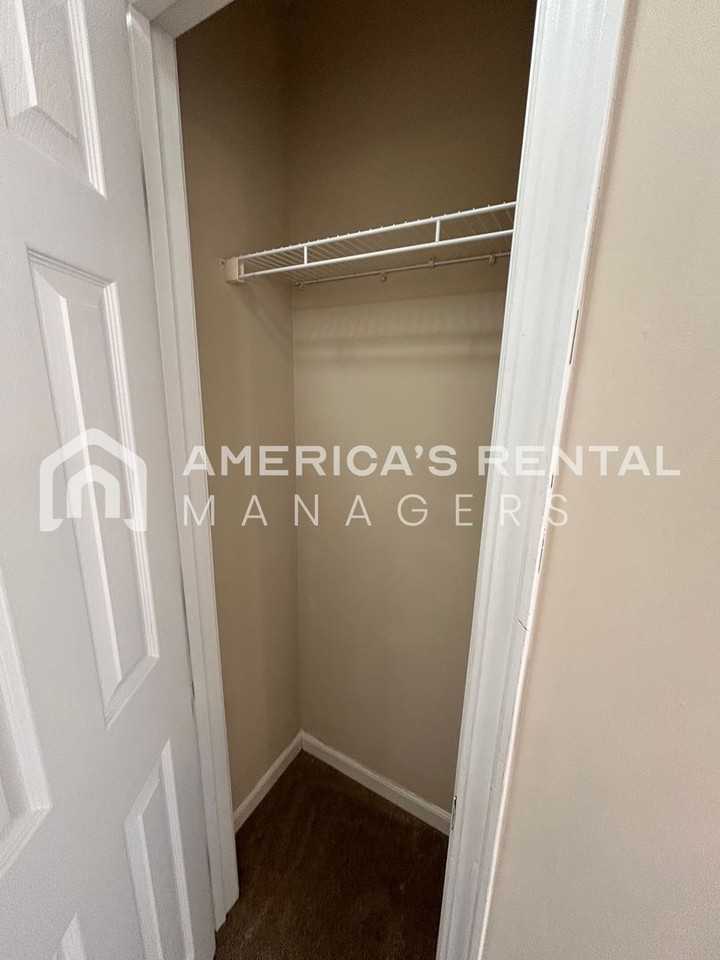 5136 Falling Creek Ln - Photo 6 of 32