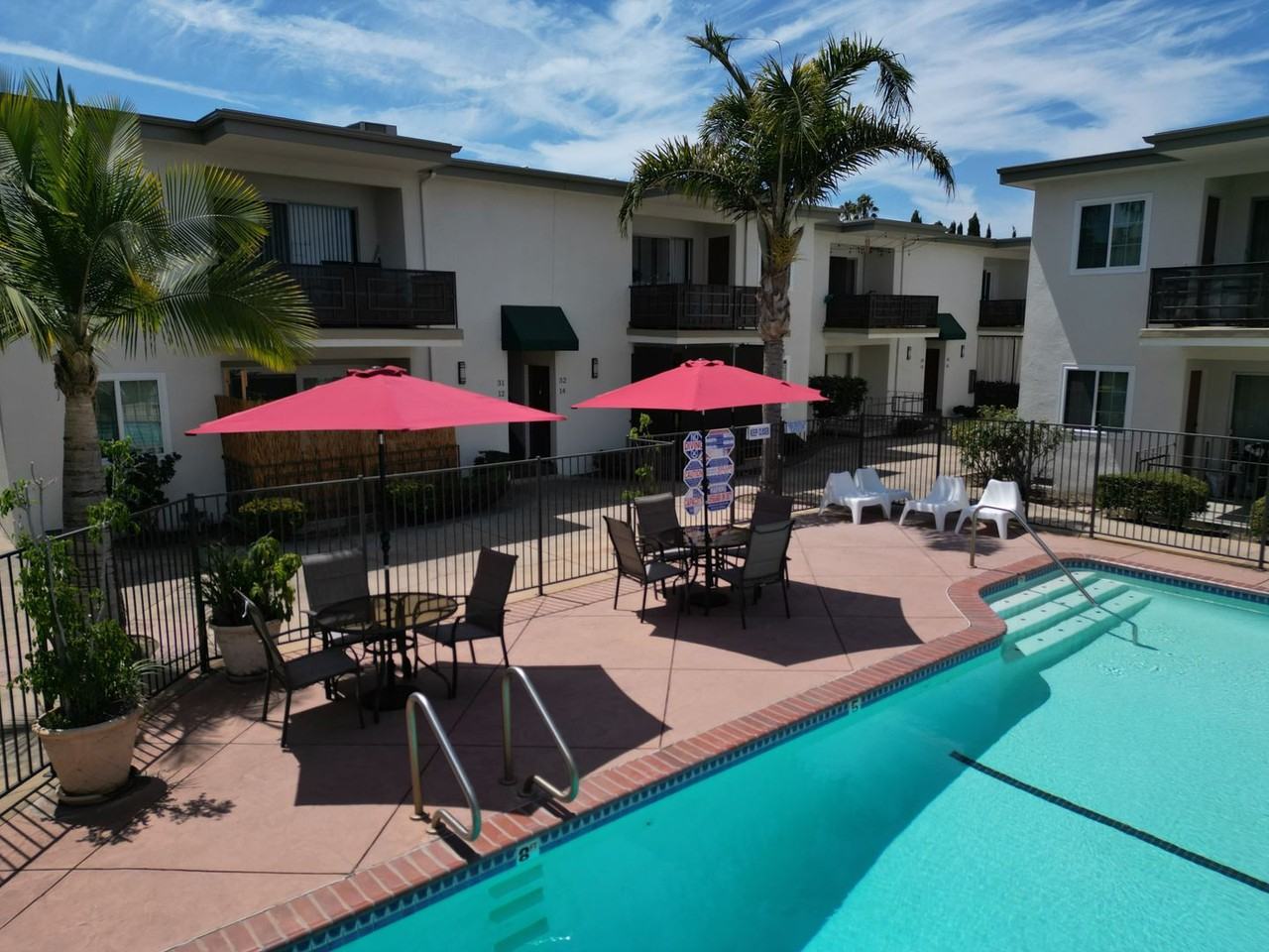 Large and Refurbished 1,2,and 3 Bedroom Comfortable Units - Photo 5 of 50