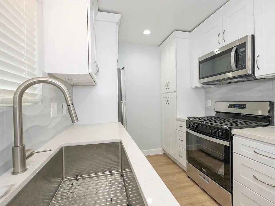 418 N Broadway - Photo 4 of 50