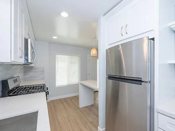 418 N Broadway - Photo 5 of 50