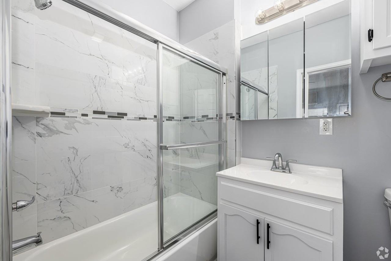 1032-1036 S Normandie Ave - Photo 4 of 4