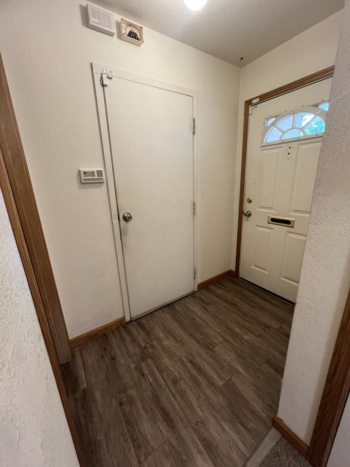 201 W Geyser St #A - Photo 4 of 31