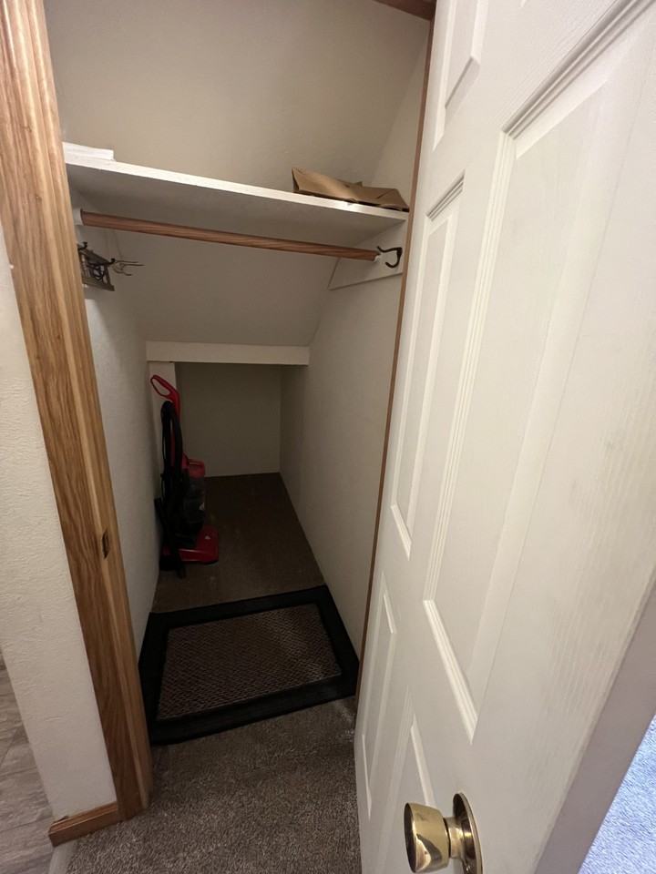 201 W Geyser St #A - Photo 3 of 31