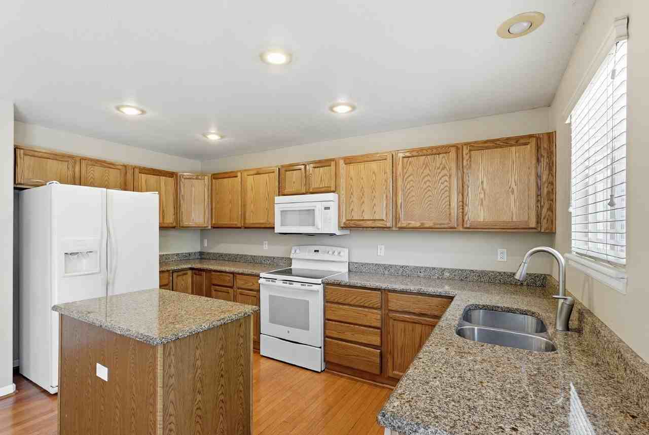 2793 Dharma Ave - Photo 4 of 38