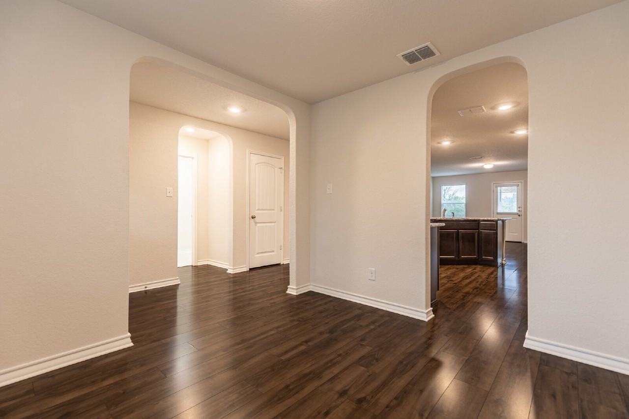 2918 Lindenwood Run - Photo 5 of 45