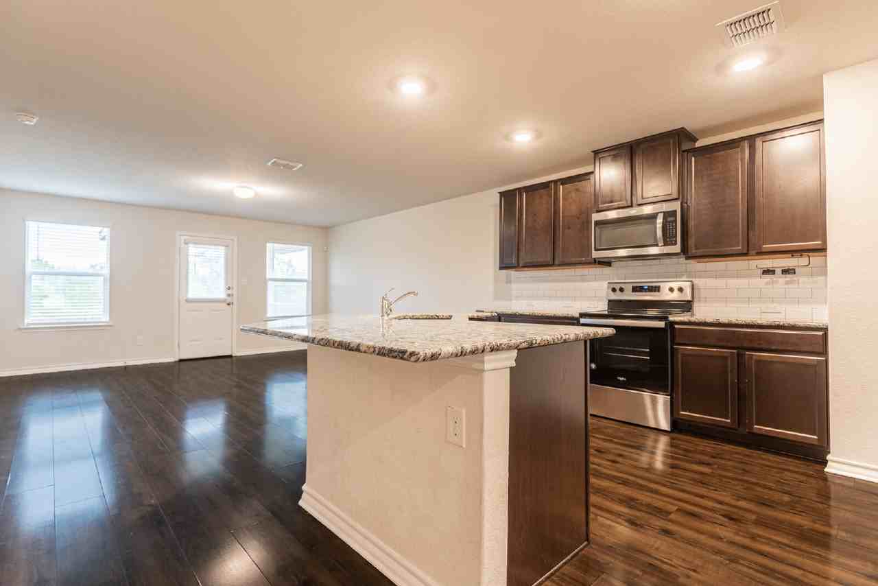 2918 Lindenwood Run - Photo 7 of 45