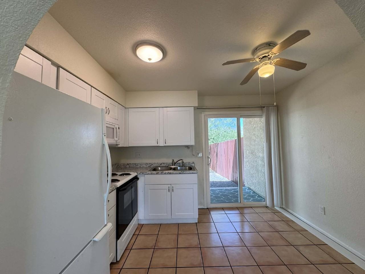 3525 E Flower St #5 - Photo 4 of 14
