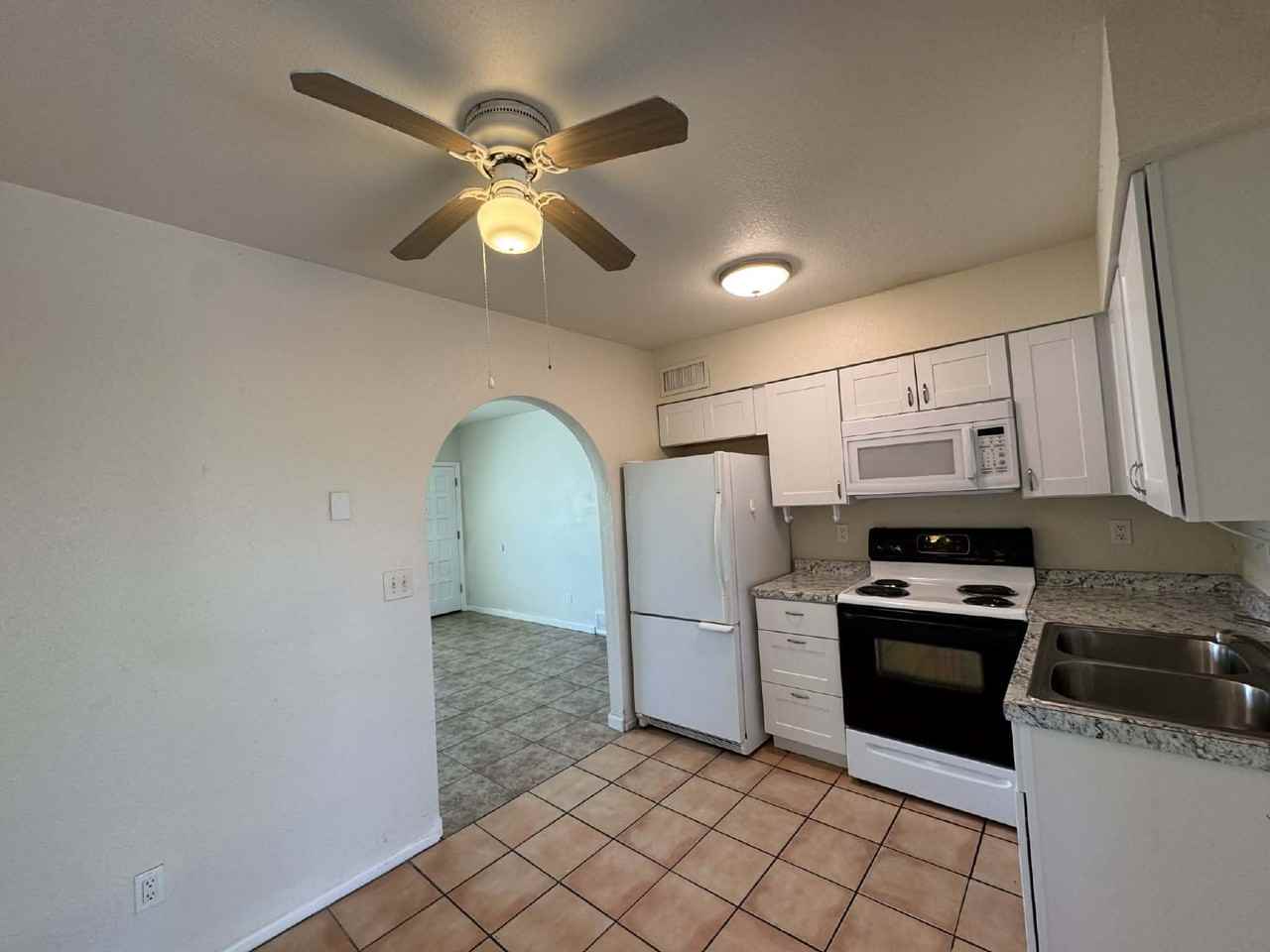 3525 E Flower St #5 - Photo 5 of 14