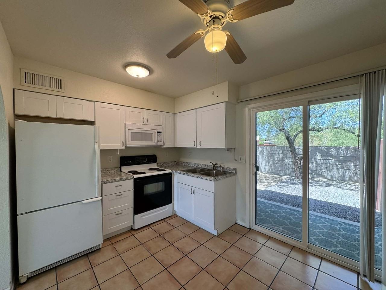 3525 E Flower St #5 - Photo 6 of 14
