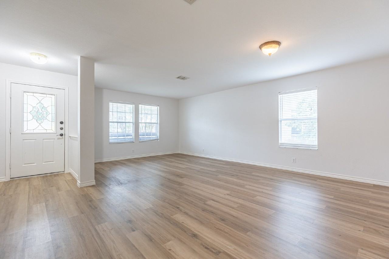 228 Sophia Cir - Photo 4 of 42