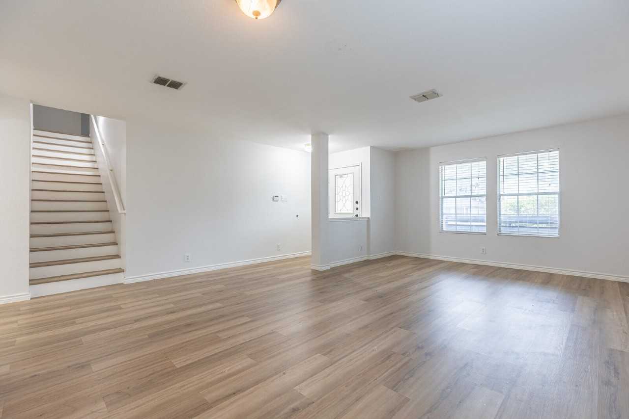 228 Sophia Cir - Photo 5 of 42