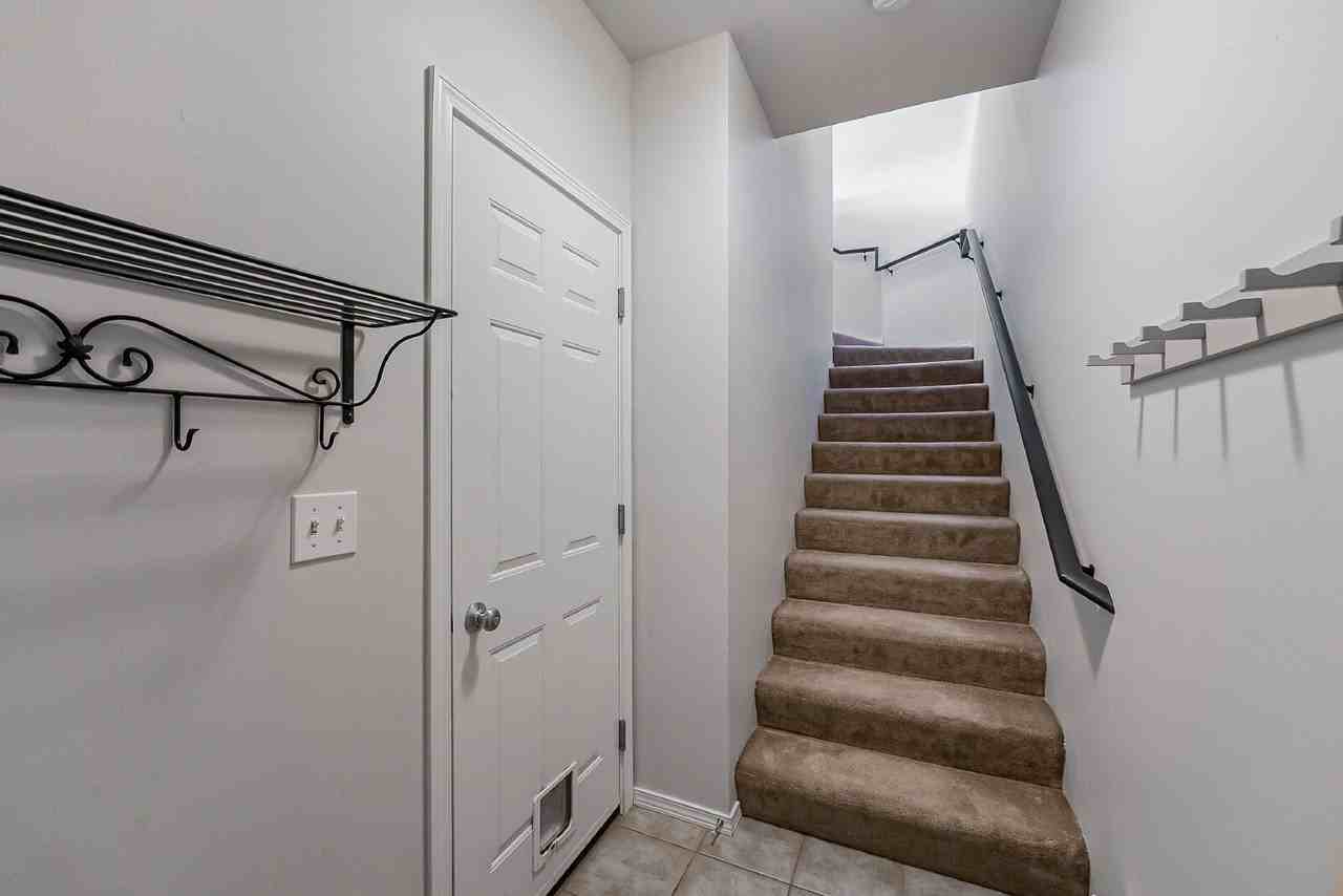 6401 Hazel Ave Se - Photo 3 of 20