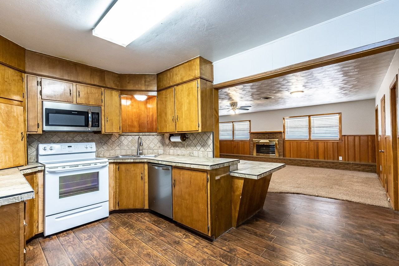 2603 39th St - Photo 4 of 19