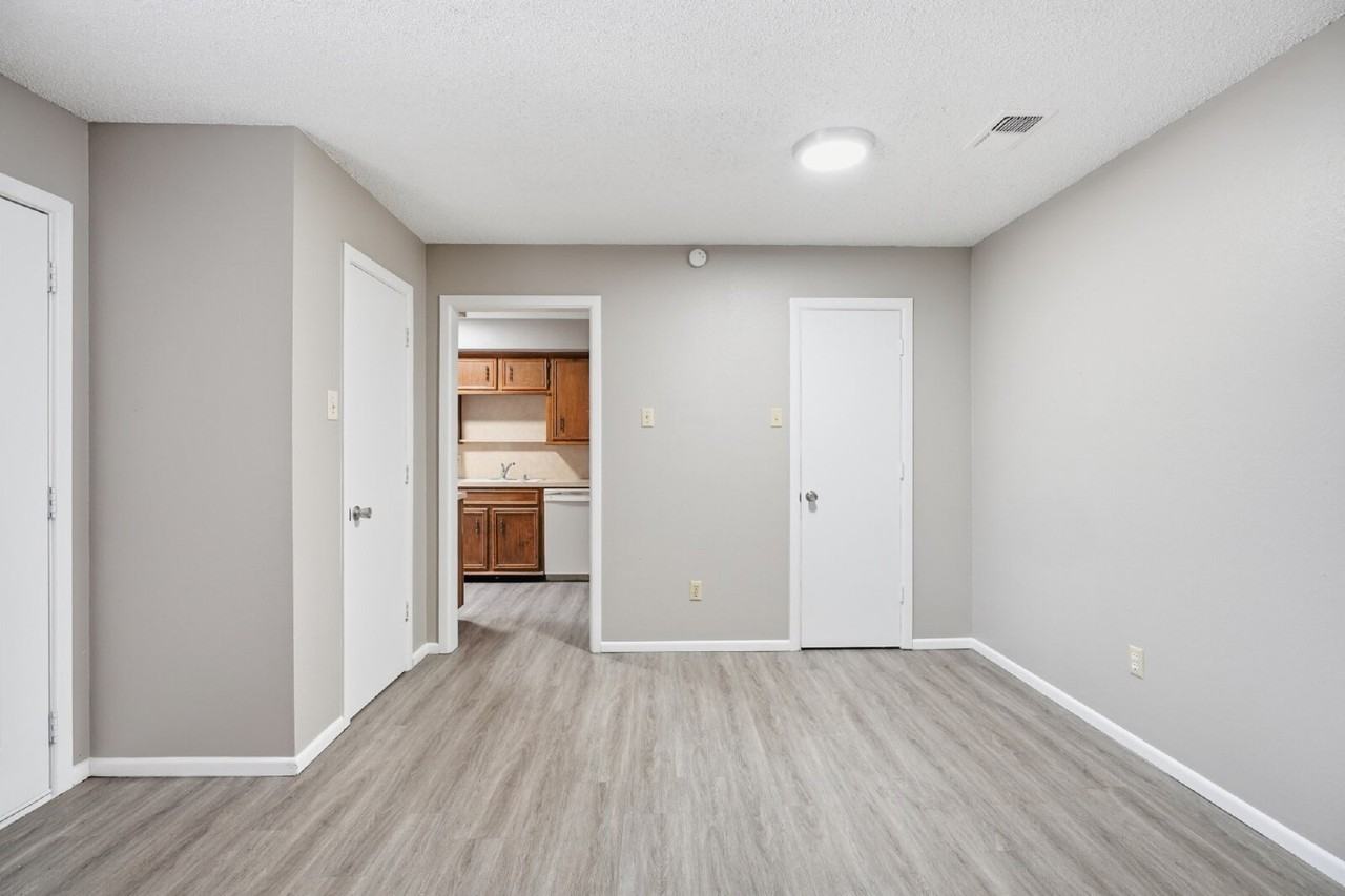 7406 Waco Ave #B - Photo 4 of 10