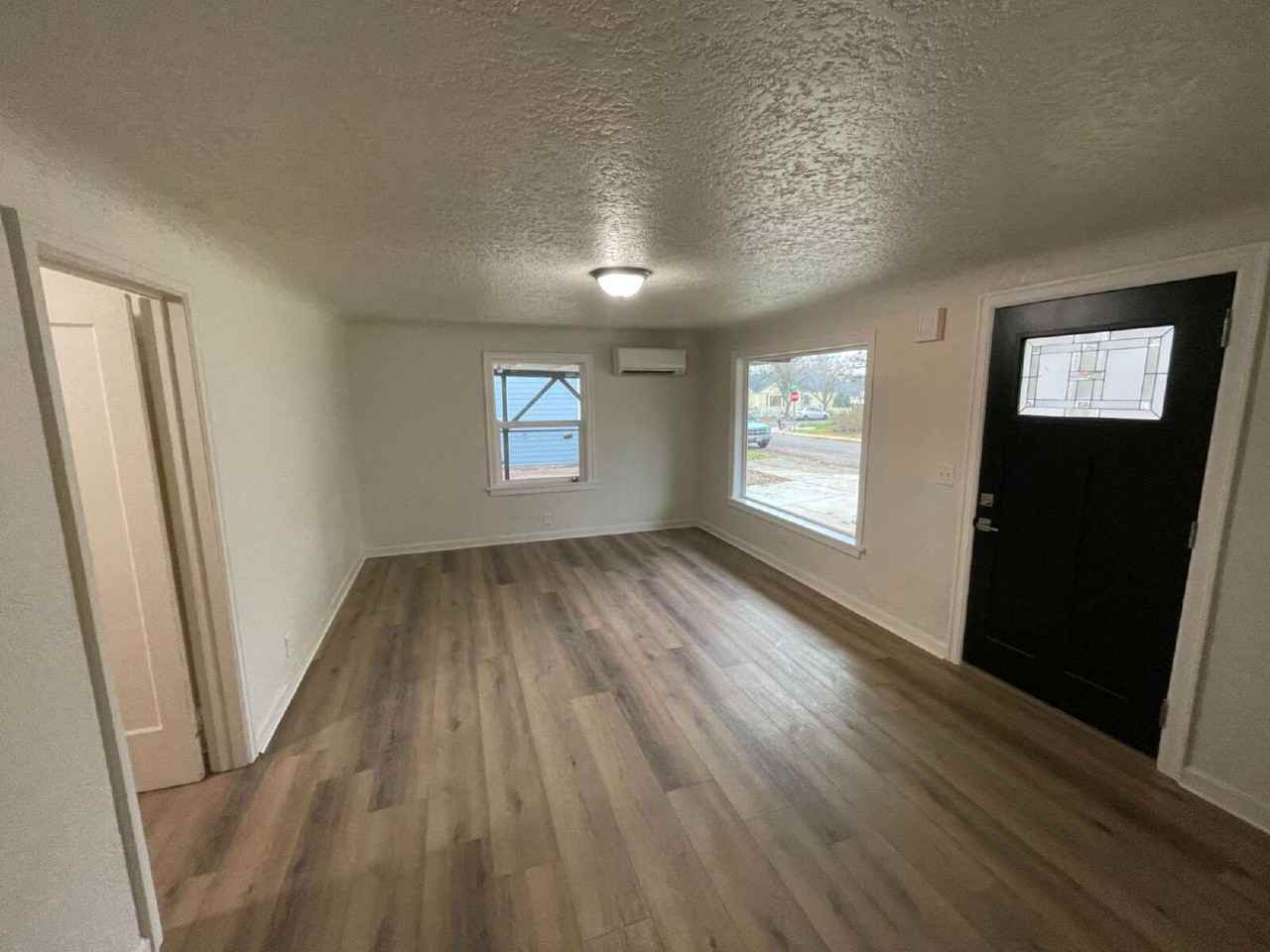 820 E 26th Ave - Photo 2 of 11