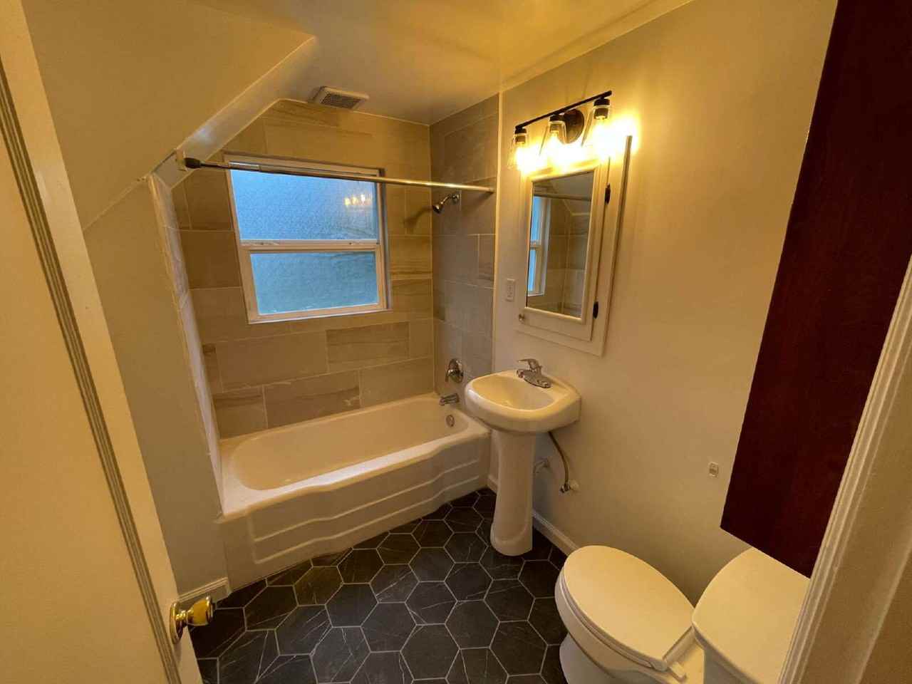 820 E 26th Ave - Photo 5 of 11