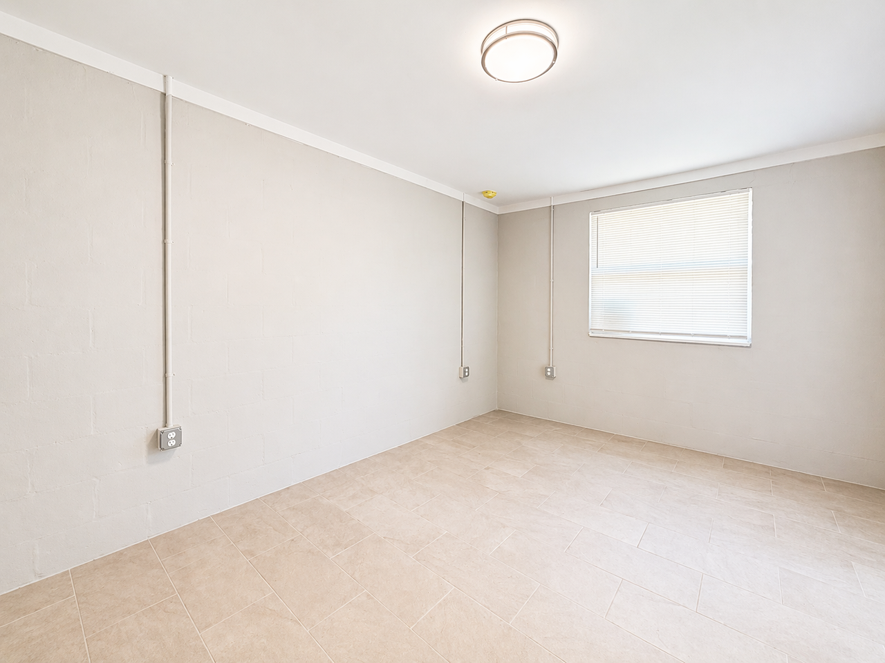 284 Watts St - Photo 2 of 8